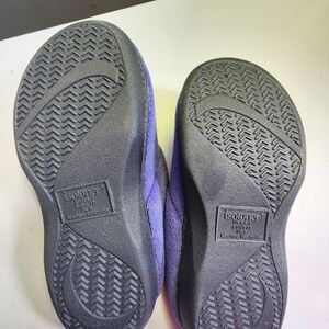 Isotoner purple size 6.5 slippers